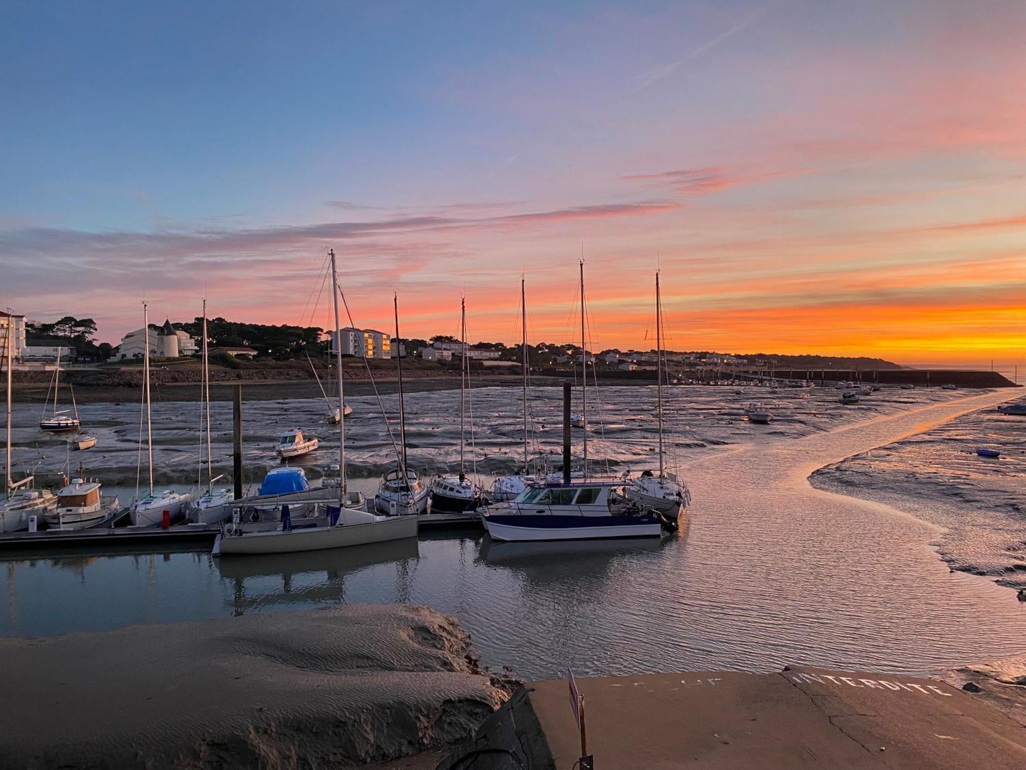 Appartement Vue Sur Mer Et Le Port Jard-sur-Mer Kültér fotó